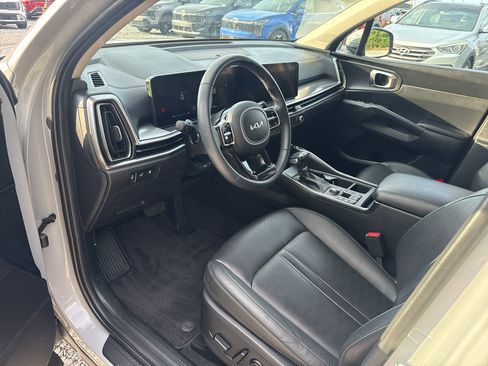 Used 2025 Kia Sorento EX FWD image 13