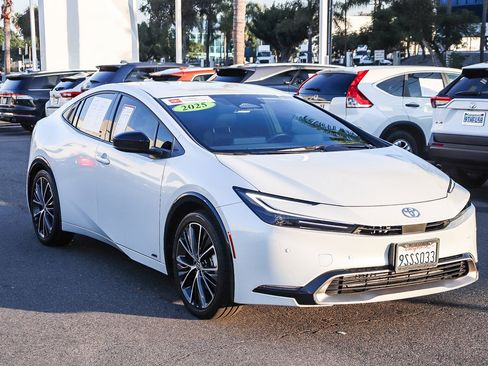 Certified 2025 Toyota Prius XLE image 3