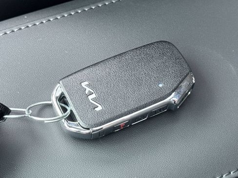 Used 2025 Kia Niro EX Touring FWD image 34