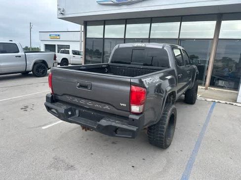Used 2017 Toyota Tacoma TRD Sport w/ Tow Package (A/T) AWD/4WD image 12