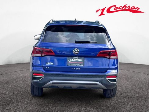 Used 2022 Volkswagen Taos SE w/ Panoramic Sunroof Package FWD image 8