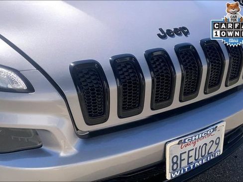 Used 2018 Jeep Cherokee Latitude w/ Altitude Package FWD image 27
