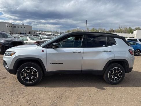 Used 2025 Jeep Compass Trailhawk w/ Trailer Tow Group image 2