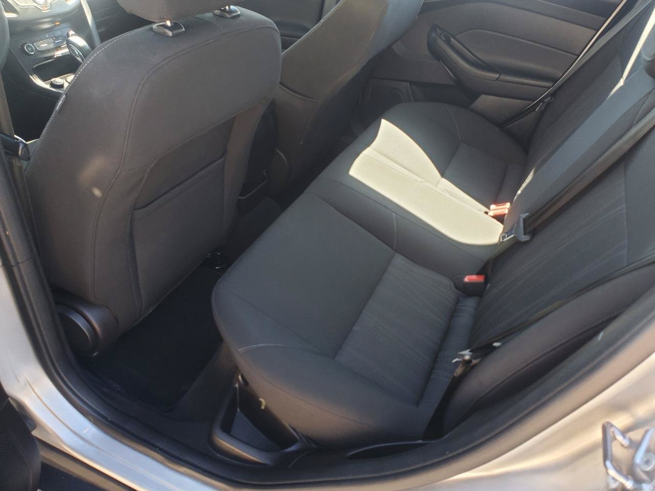 Used 2015 Ford Focus SE FWD image 12