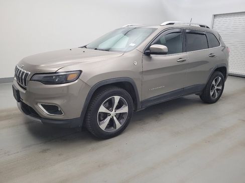 Used 2019 Jeep Cherokee Limited AWD/4WD image 2