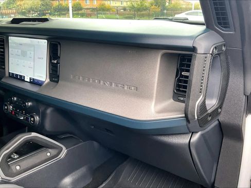 Used 2024 Ford Bronco Outer Banks image 17