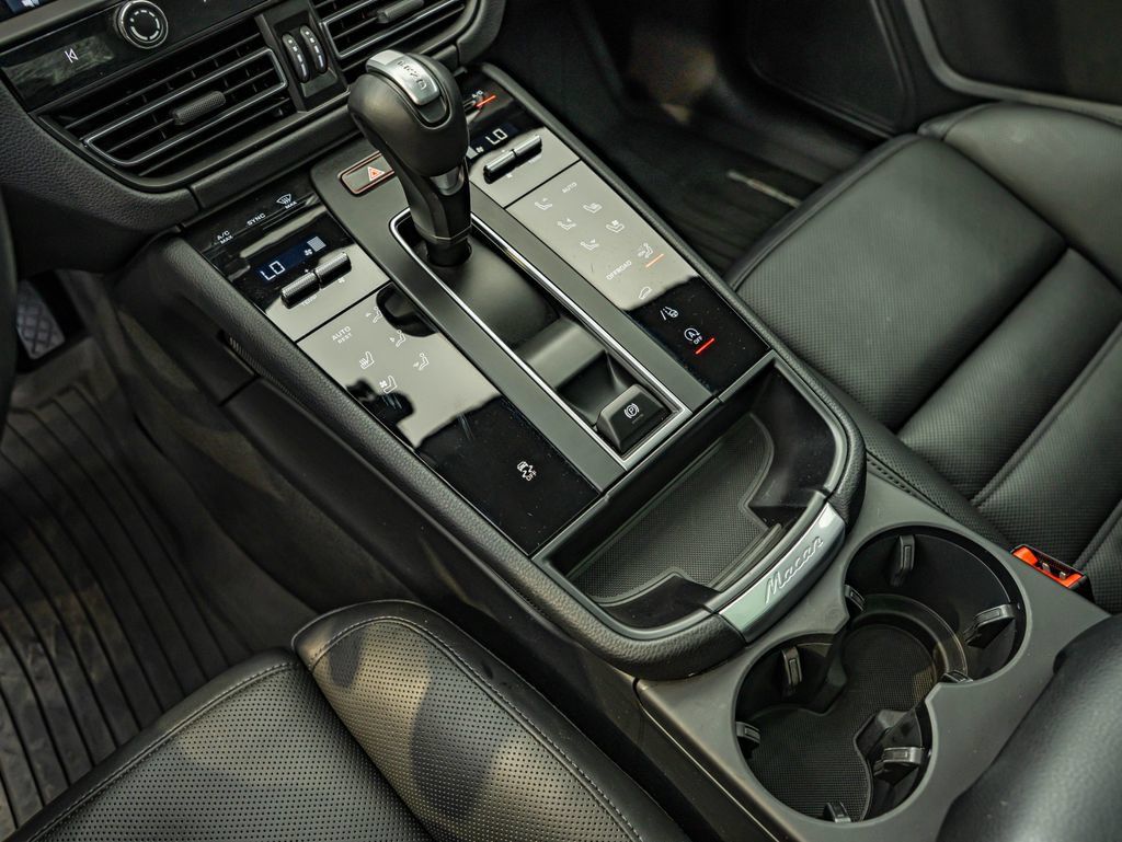 Certified 2026 Porsche Macan AWD/4WD image 36