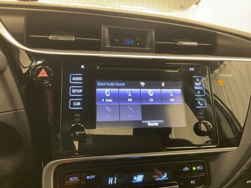 Used 2017 Toyota Corolla LE image 4