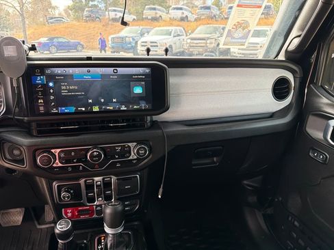 Used 2024 Jeep Wrangler Willys image 17