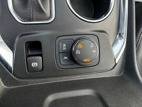 Used 2021 Chevrolet Traverse RS image 16