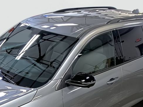 Used 2026 Chevrolet Traverse LT w/ Driver Confidence Package AWD/4WD image 9