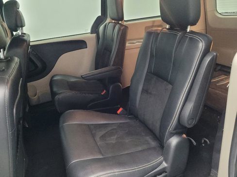 Used 2020 Dodge Grand Caravan SXT image 18