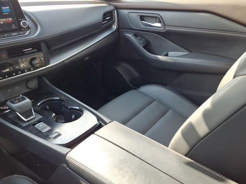 Used 2023 Nissan Rogue SV w/ SV Premium B Package image 12