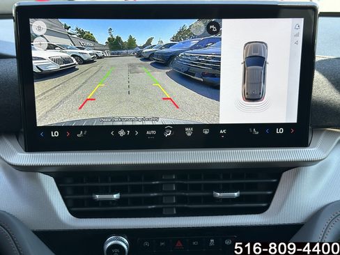 Used 2025 Ford Explorer Active AWD/4WD image 28