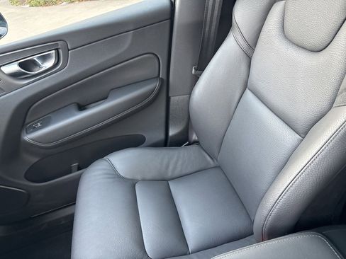 Certified 2025 Volvo XC60 B5 Plus image 34