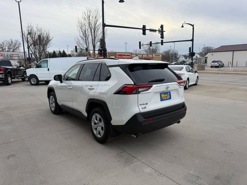 Used 2019 Toyota RAV4 LE image 4