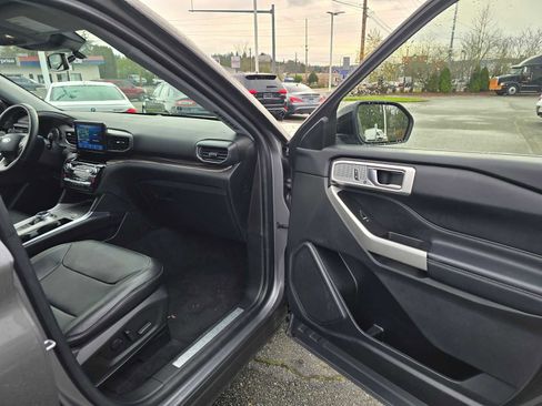 Used 2022 Ford Explorer Limited image 10