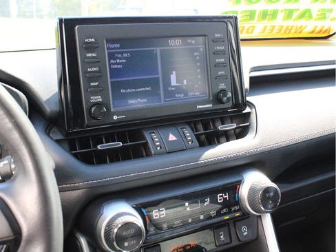 Used 2021 Toyota RAV4 XLE Premium AWD/4WD image 21
