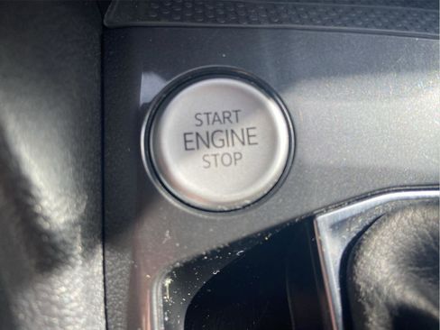 Used 2022 Volkswagen Tiguan SE w/ Panoramic Sunroof Package image 32