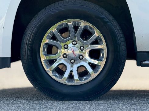 Used 2017 GMC Yukon XL SLT AWD/4WD image 30
