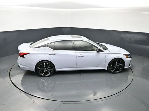 Used 2023 Nissan Altima 2.5 SR w/ SR Premium Package FWD image 21