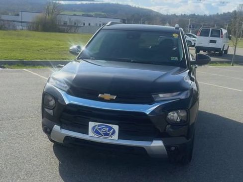 Used 2023 Chevrolet TrailBlazer LT w/ Confidence II Package AWD/4WD image 3