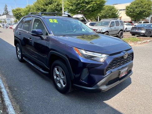 Used 2022 Toyota RAV4 XLE w/ Convenience Package AWD/4WD image 4