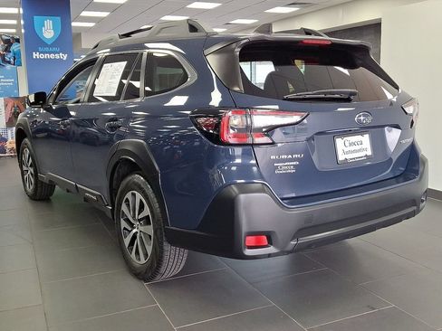 Used 2024 Subaru Outback Premium AWD/4WD image 7