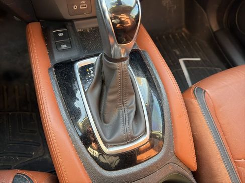 Used 2018 Nissan Rogue SL w/ Premium Package image 24