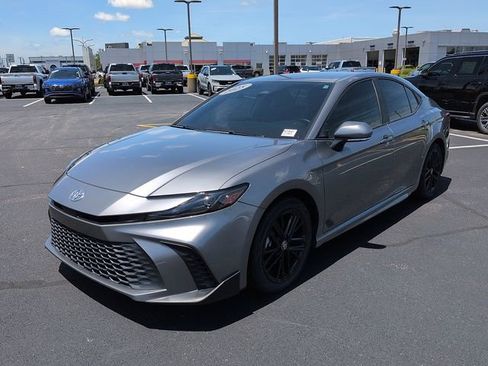 Certified 2025 Toyota Camry SE FWD image 3