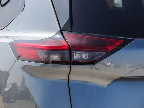 Used 2025 Nissan Rogue S FWD image 8