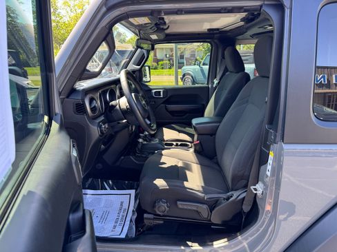Used 2018 Jeep Wrangler Sport AWD/4WD image 10