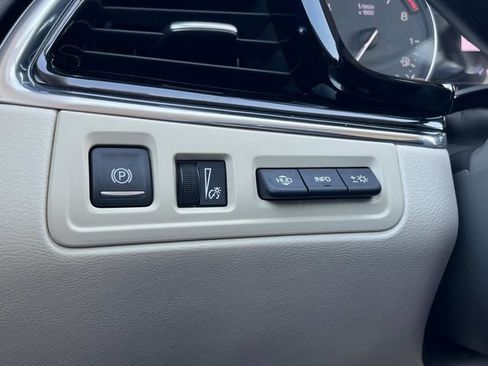 Used 2020 Cadillac XT6 Premium Luxury FWD image 46