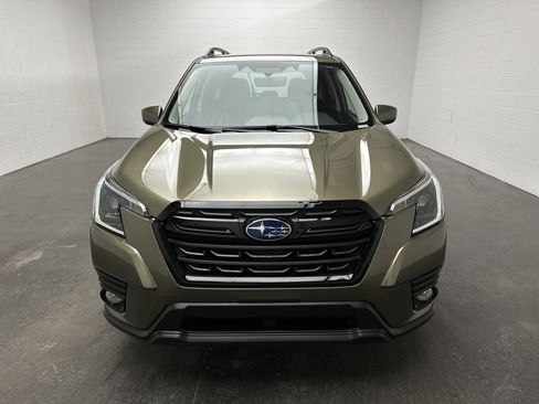 Used 2023 Subaru Forester Premium image 3