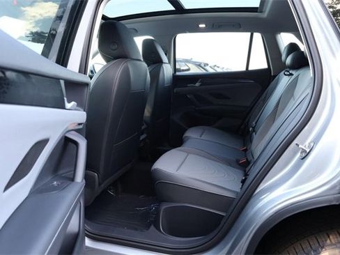 New 2025 Volkswagen Tiguan SE image 21