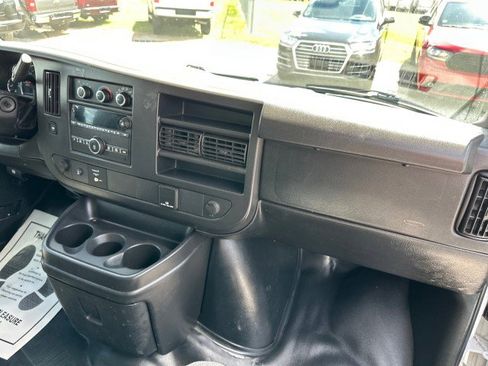 Used 2017 Chevrolet Express 2500 image 37