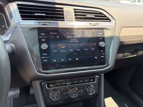 Used 2020 Volkswagen Tiguan SEL AWD/4WD image 15