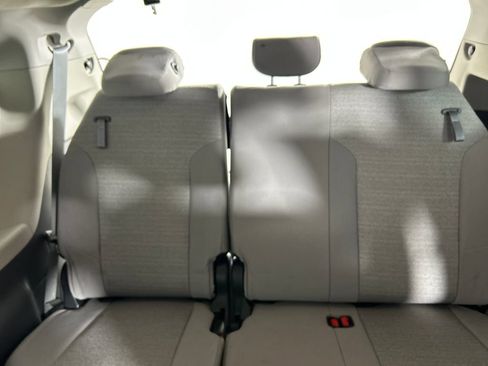 Used 2023 Toyota Sienna LE AWD/4WD image 17