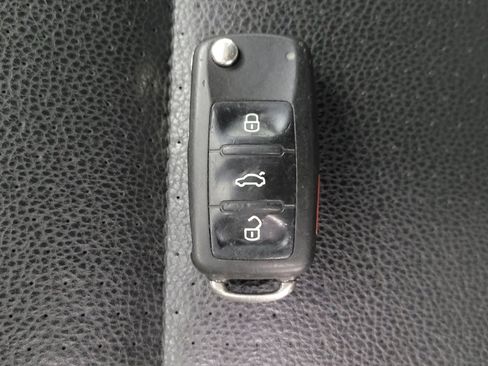 Used 2014 Volkswagen Tiguan SE image 32