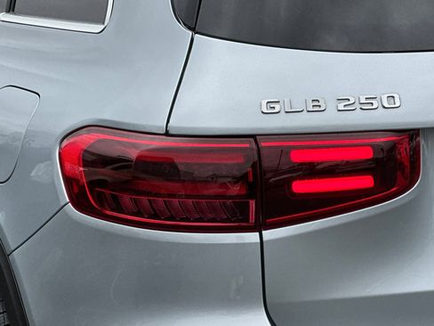 Certified 2025 Mercedes-Benz GLB 250 image 27