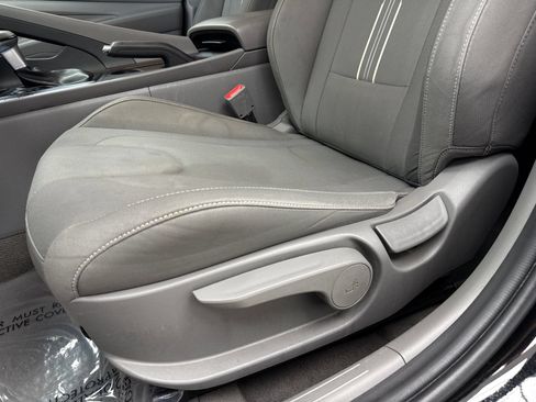 Used 2025 Hyundai Elantra Sport FWD image 34