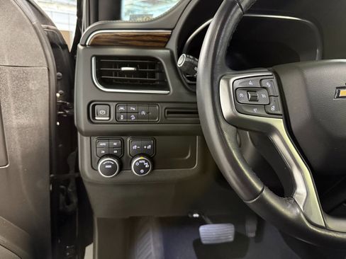 Used 2023 Chevrolet Suburban Premier image 9