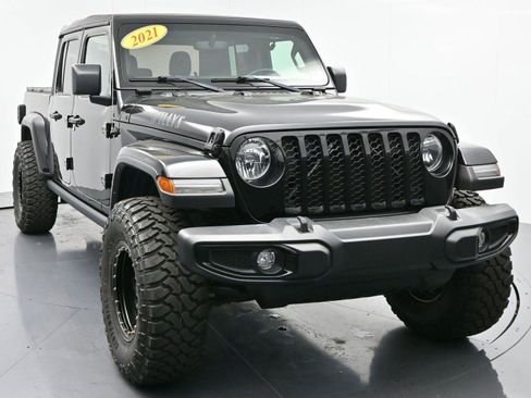 Used 2021 Jeep Gladiator Willys image 2