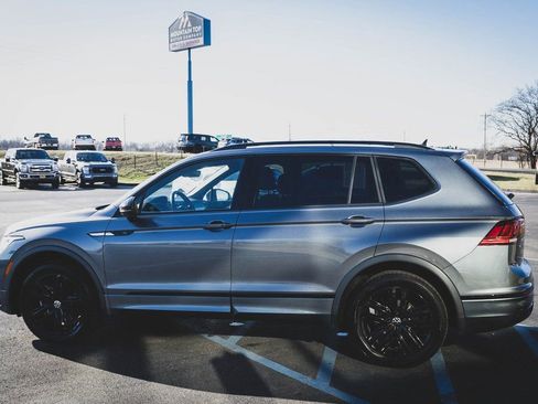 Used 2022 Volkswagen Tiguan SE R-Line image 20