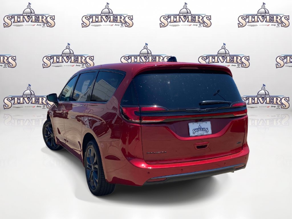 New 2026 Chrysler Pacifica Select AWD/4WD image 4