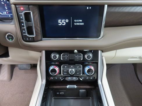 Used 2024 GMC Yukon XL Denali image 14