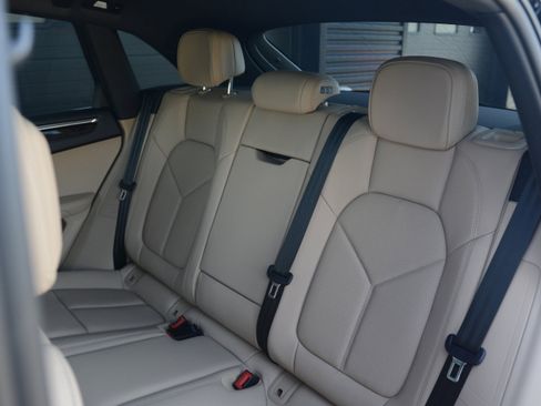 Certified 2026 Porsche Macan AWD/4WD image 32