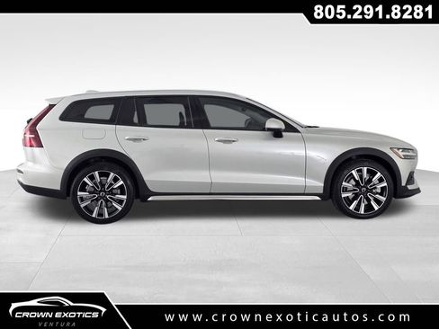 Used 2020 Volvo V60 T5 Cross Country w/ Protection Package Premier image 8