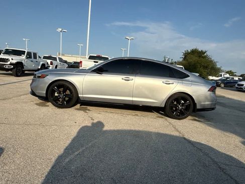 Used 2025 Honda Accord Sport image 2