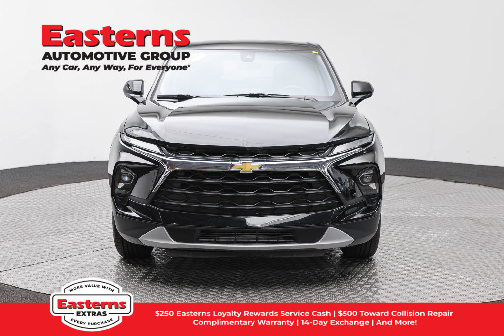 Used 2025 Chevrolet Blazer LT FWD image 3